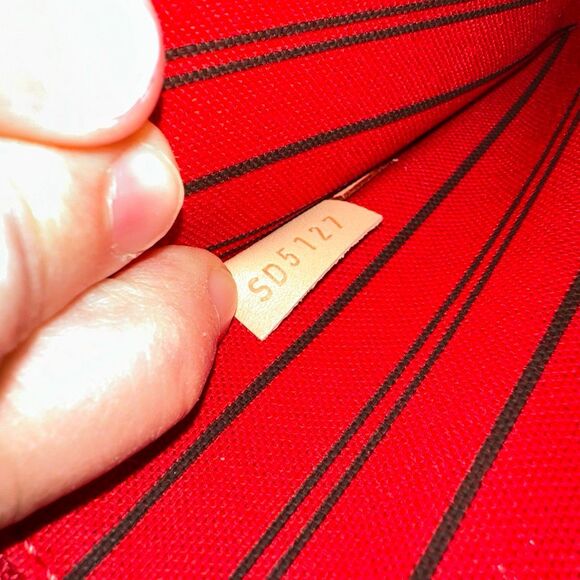 Louis Vuitton Neverfull MM Pouch - Picture 10 of 11